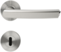 Freigestelltes Produktbild im idealen Blickwinkel fotografiert zeigt die GRIFFWERK Rosettengarnitur JETTE CRYSTAL RG in der Ausführung Buntbart - Edelstahl matt - Schraubtechnik 